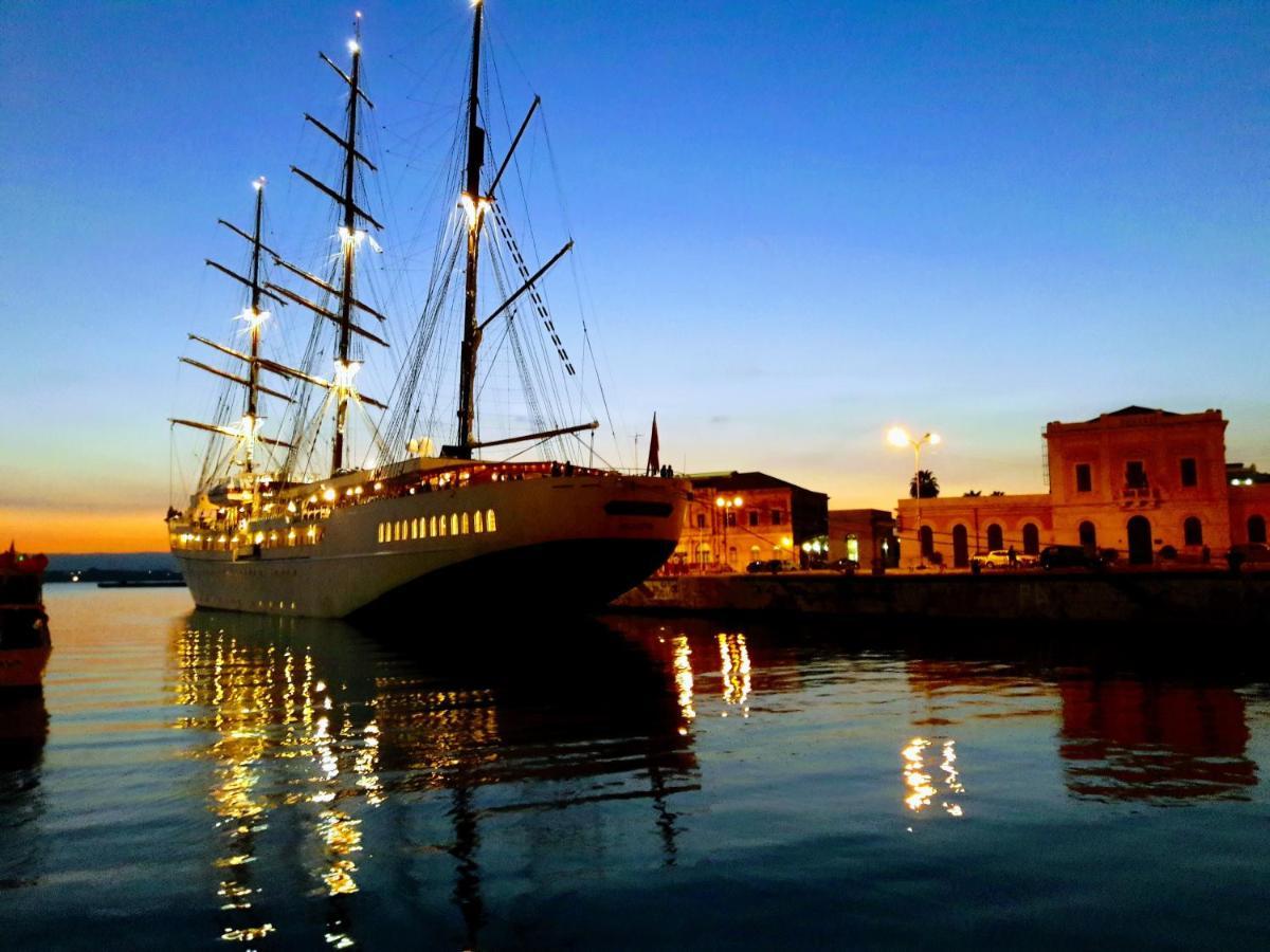 Elegante Appartamento In Palazzo Storico Ortigia Сиракузы Экстерьер фото